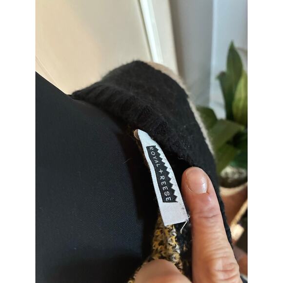 Royal + Reese Smiley Daisy Cardigan (M/L) - Picture 5 of 5